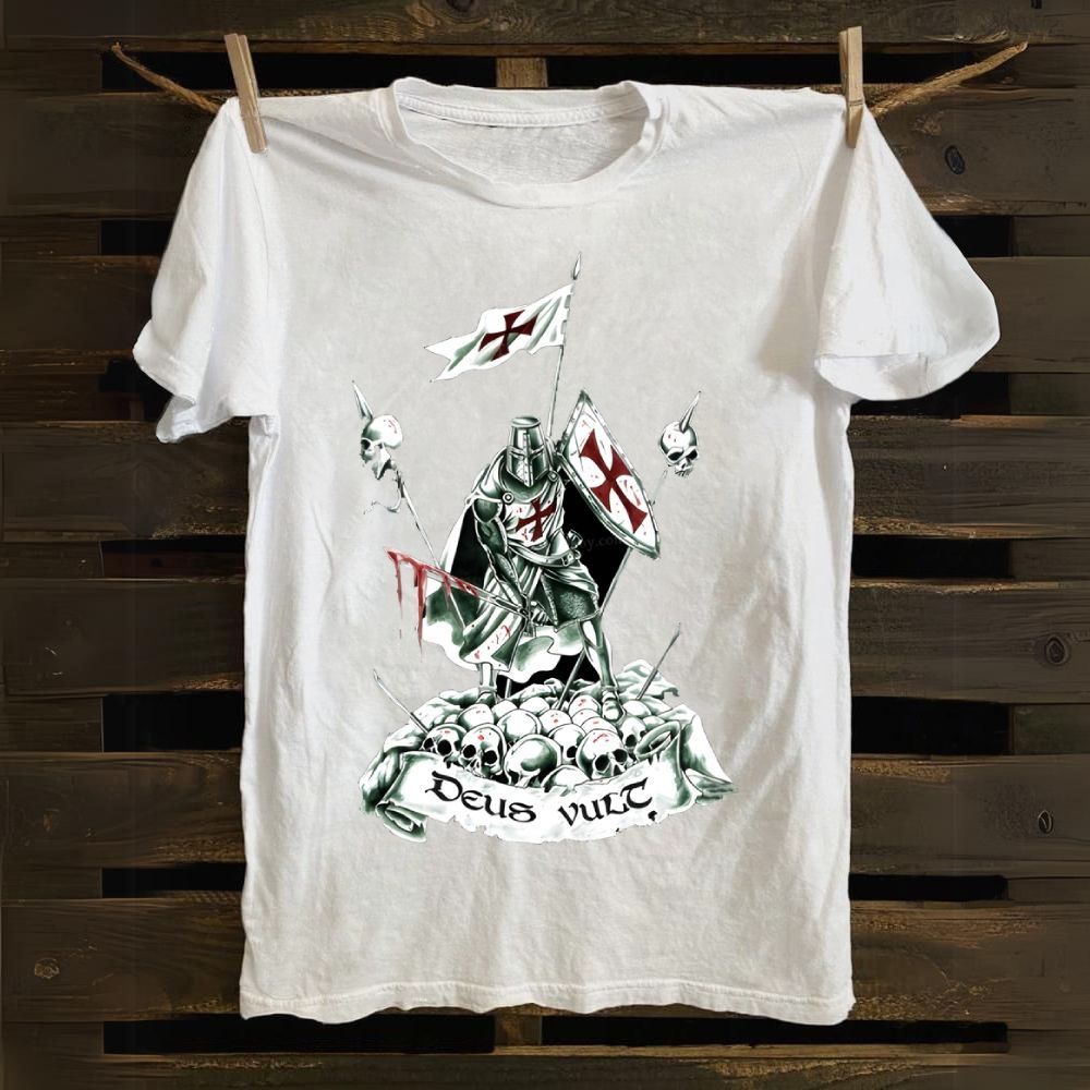 Deus Vult Knight templar with bloody sword on the skulls Cotton T-shirt