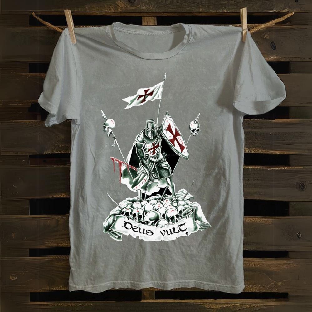 Deus Vult Knight templar with bloody sword on the skulls Cotton T-shirt