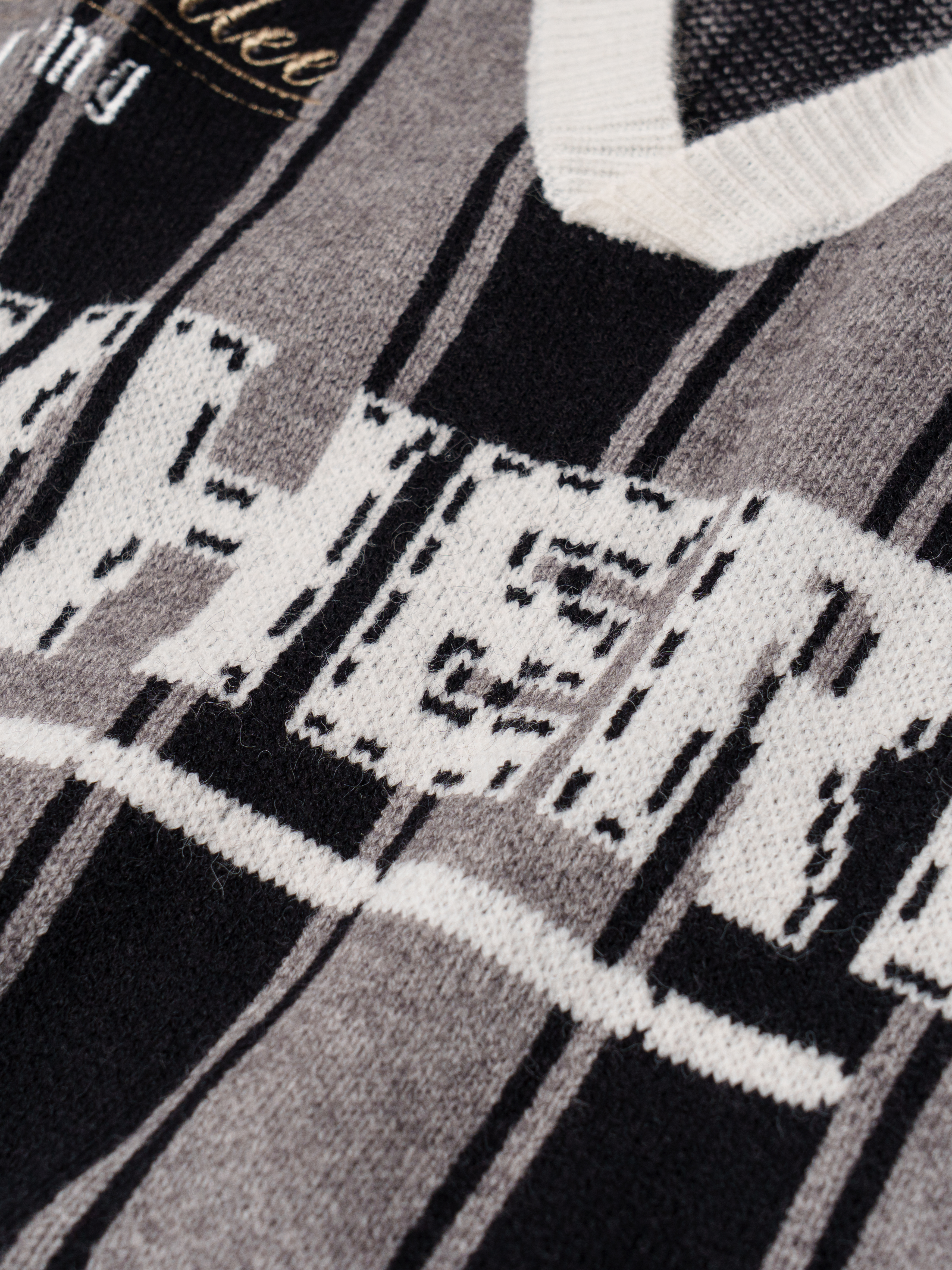 Spring Trendy Retro Streetwear Crewneck Sweater Embroidered Knit Pullover with Vintage Vibes