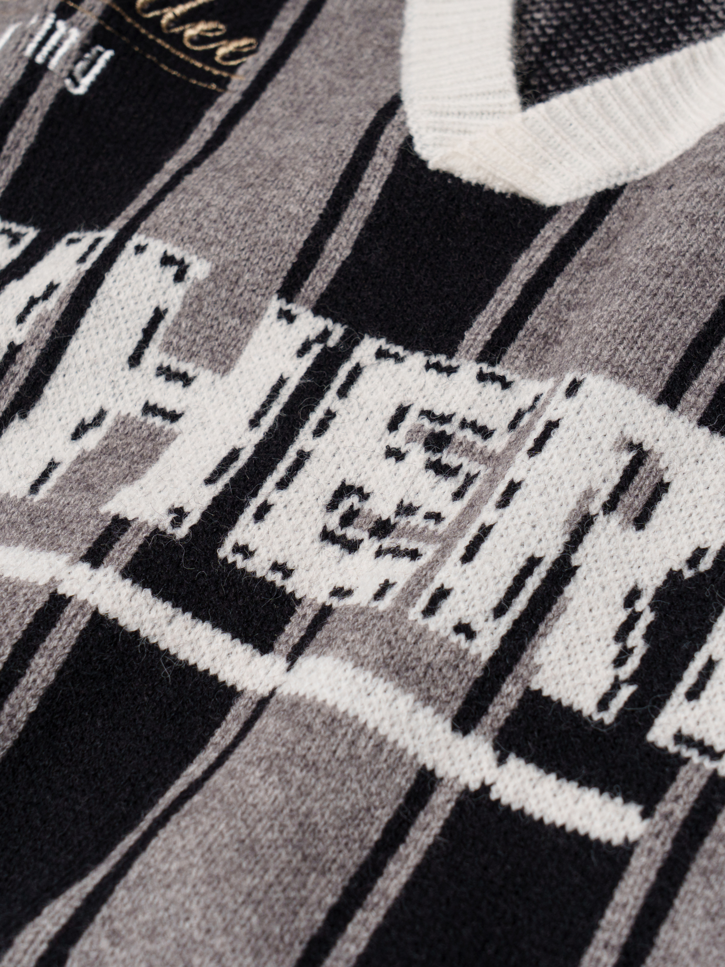 Spring Trendy Retro Streetwear Crewneck Sweater Embroidered Knit Pullover with Vintage Vibes