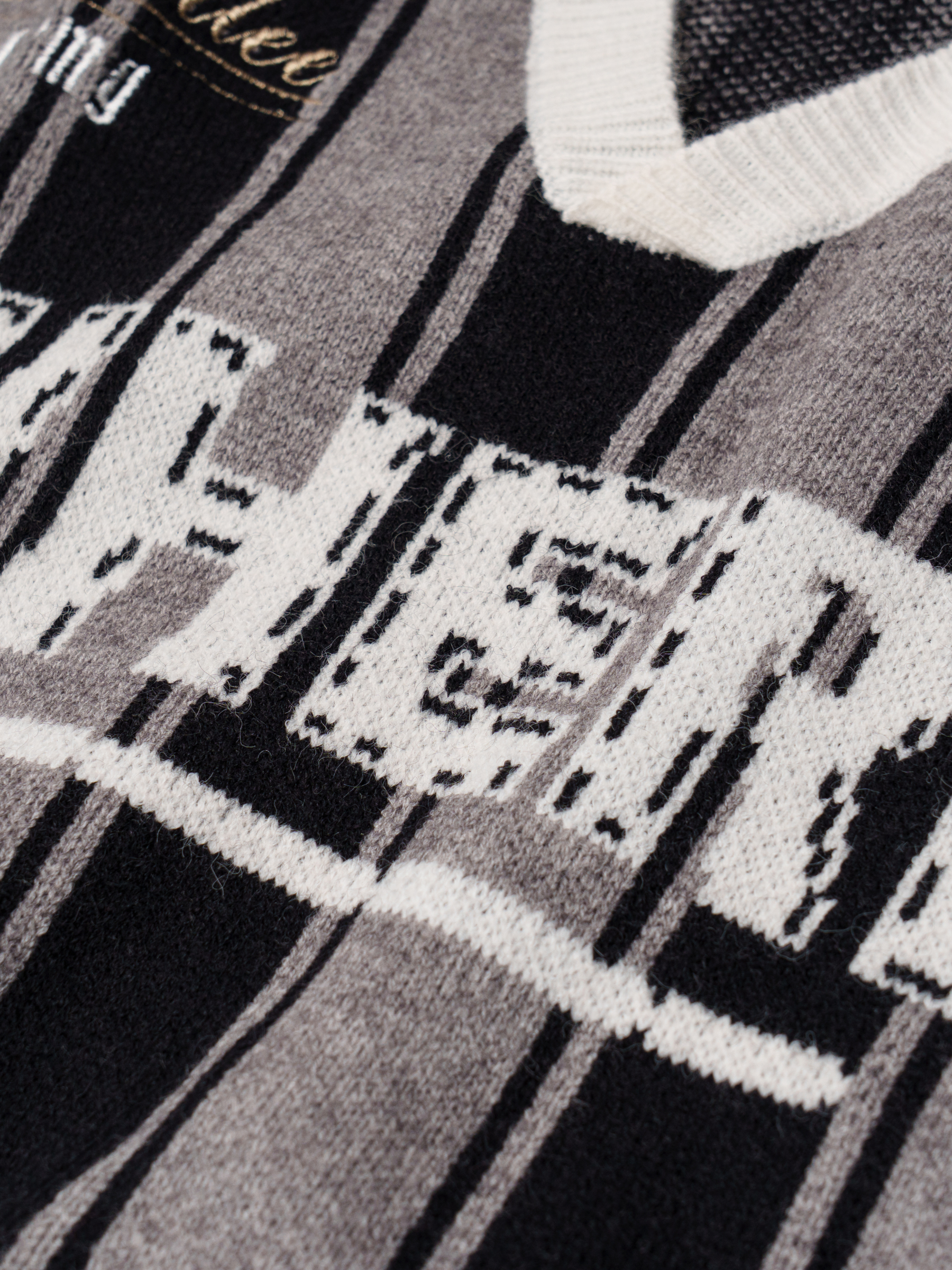 Spring Trendy Retro Streetwear Crewneck Sweater Embroidered Knit Pullover with Vintage Vibes