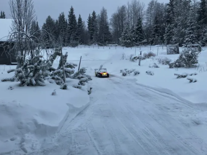 yarbo snow blower for large yards 