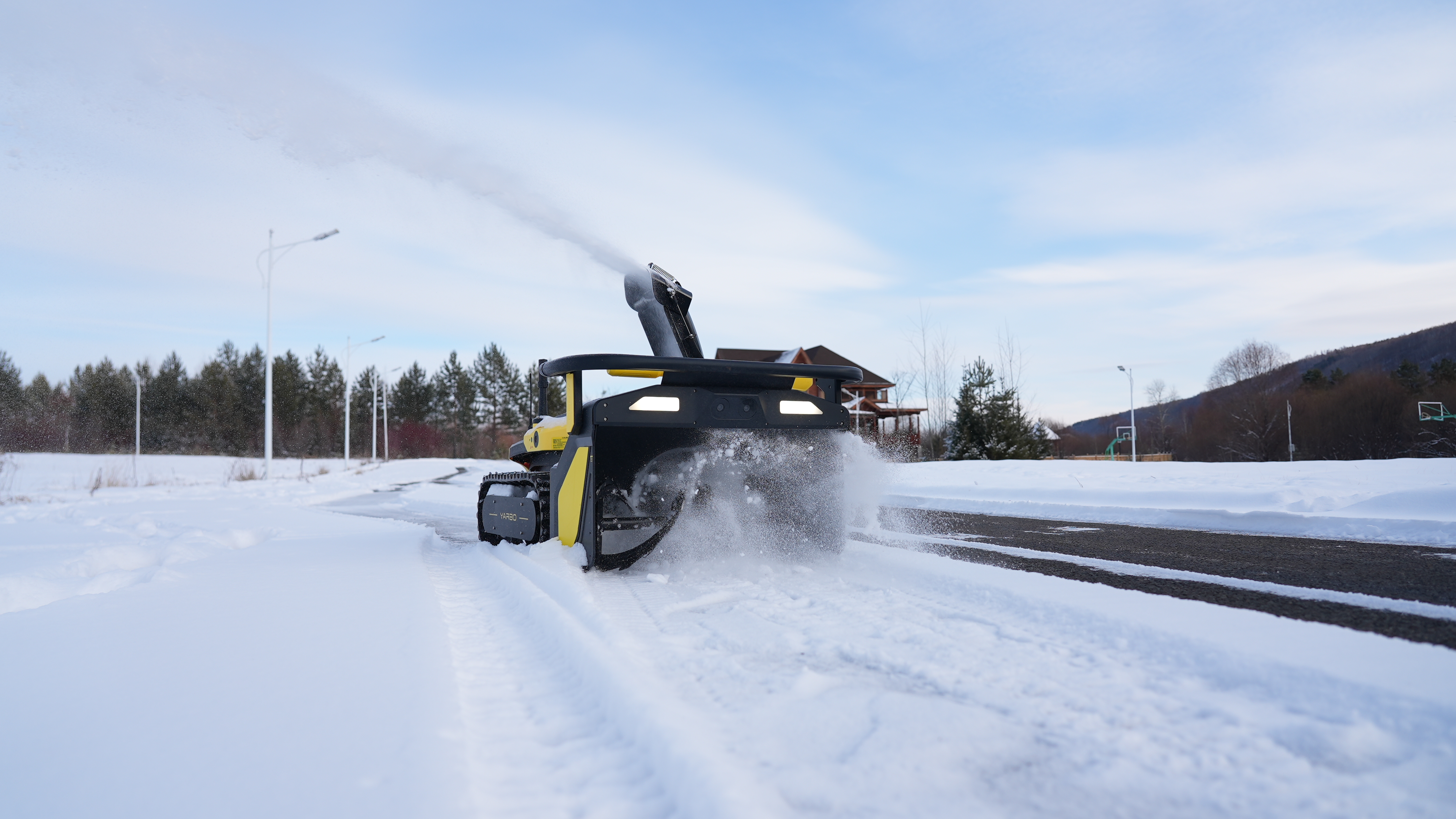 Robotic snow blower