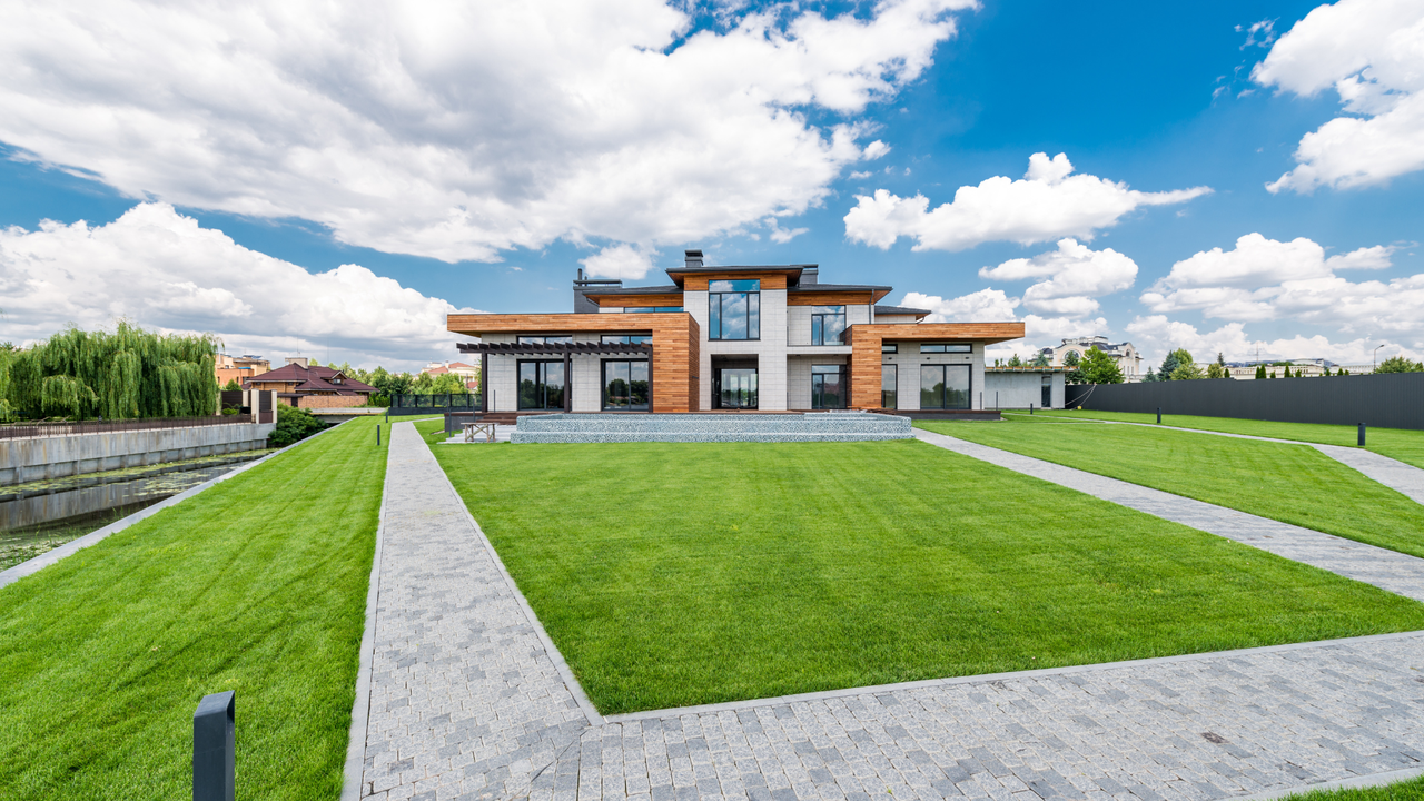 Astheic & Minimal Professional Lawn Edging 
