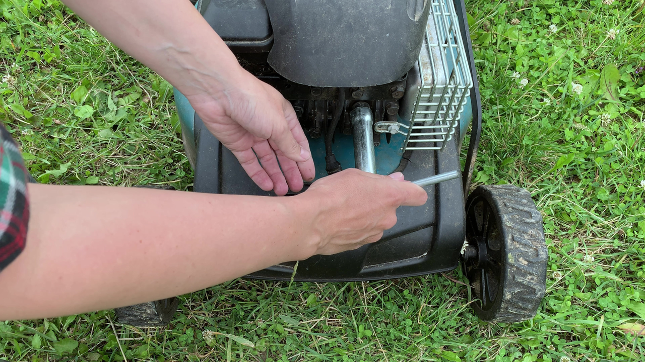 Lawn Mower Spark Plug Maintenance