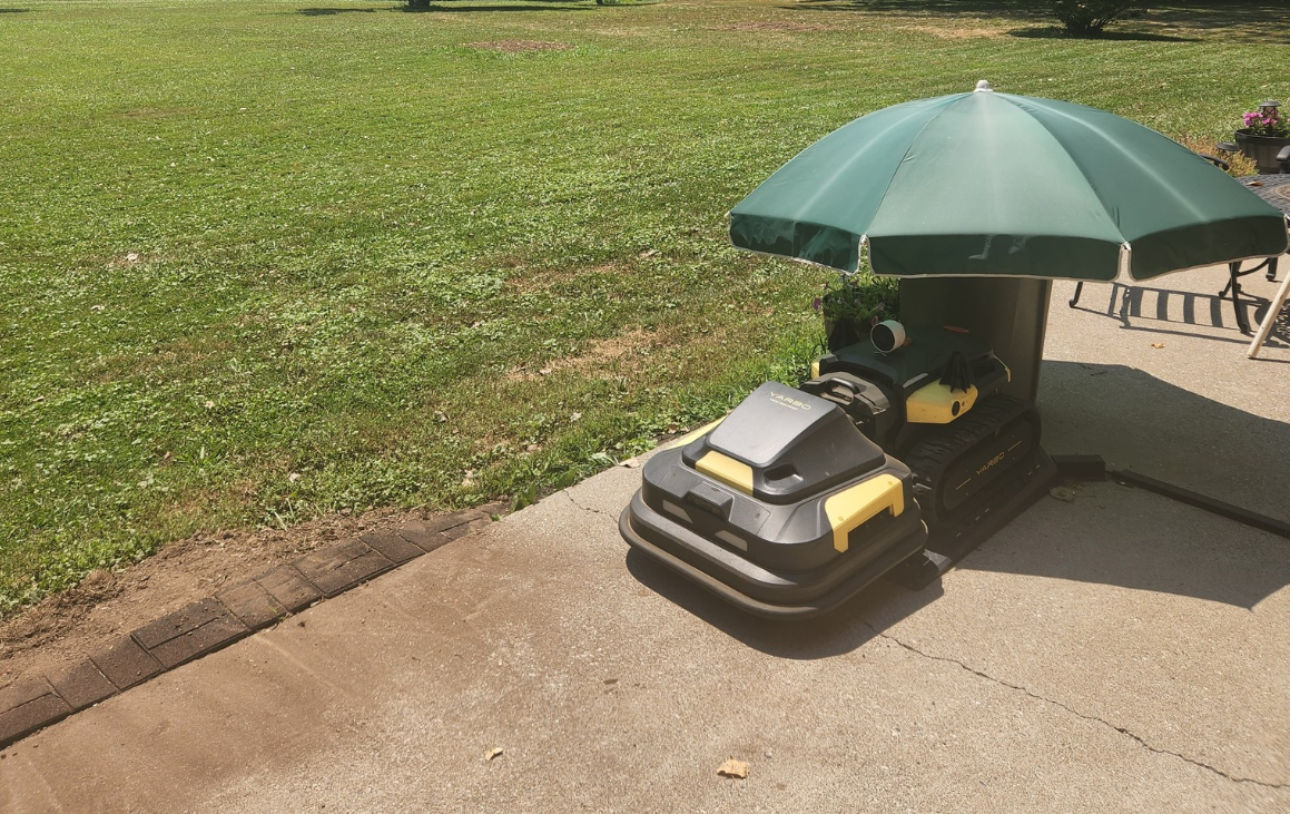Yarbo lawn mower docking station