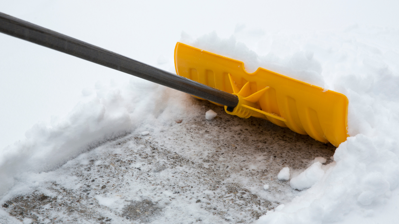 snow shovel 