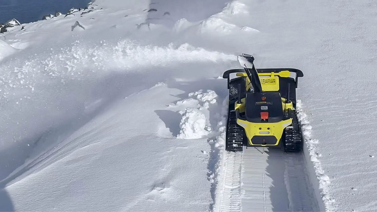 robotic snow blower
