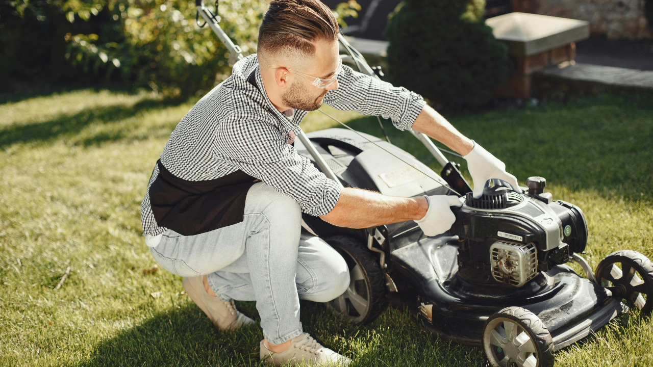 Lawn mower fuel check 