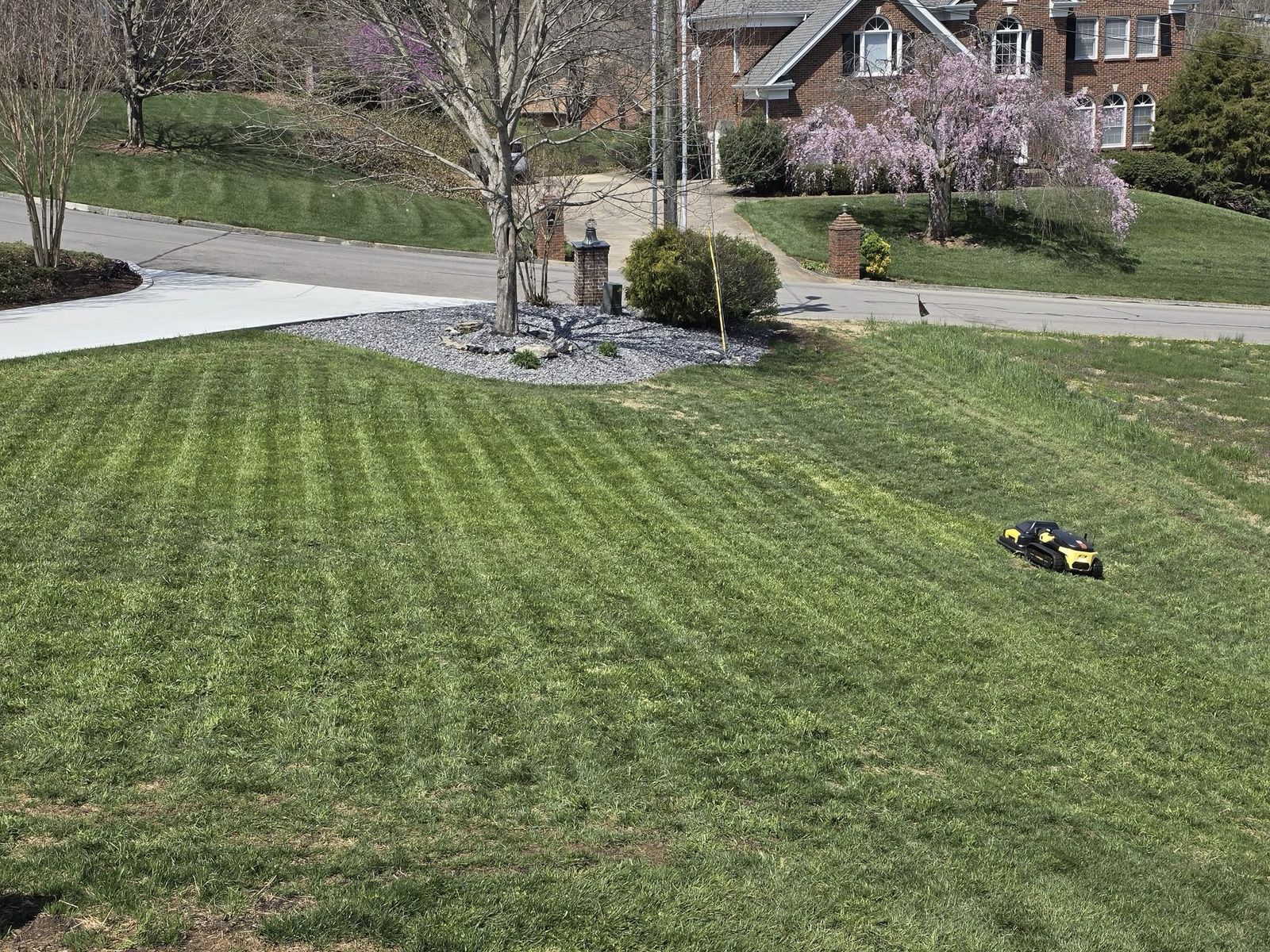Yarbo mowing big lawn 