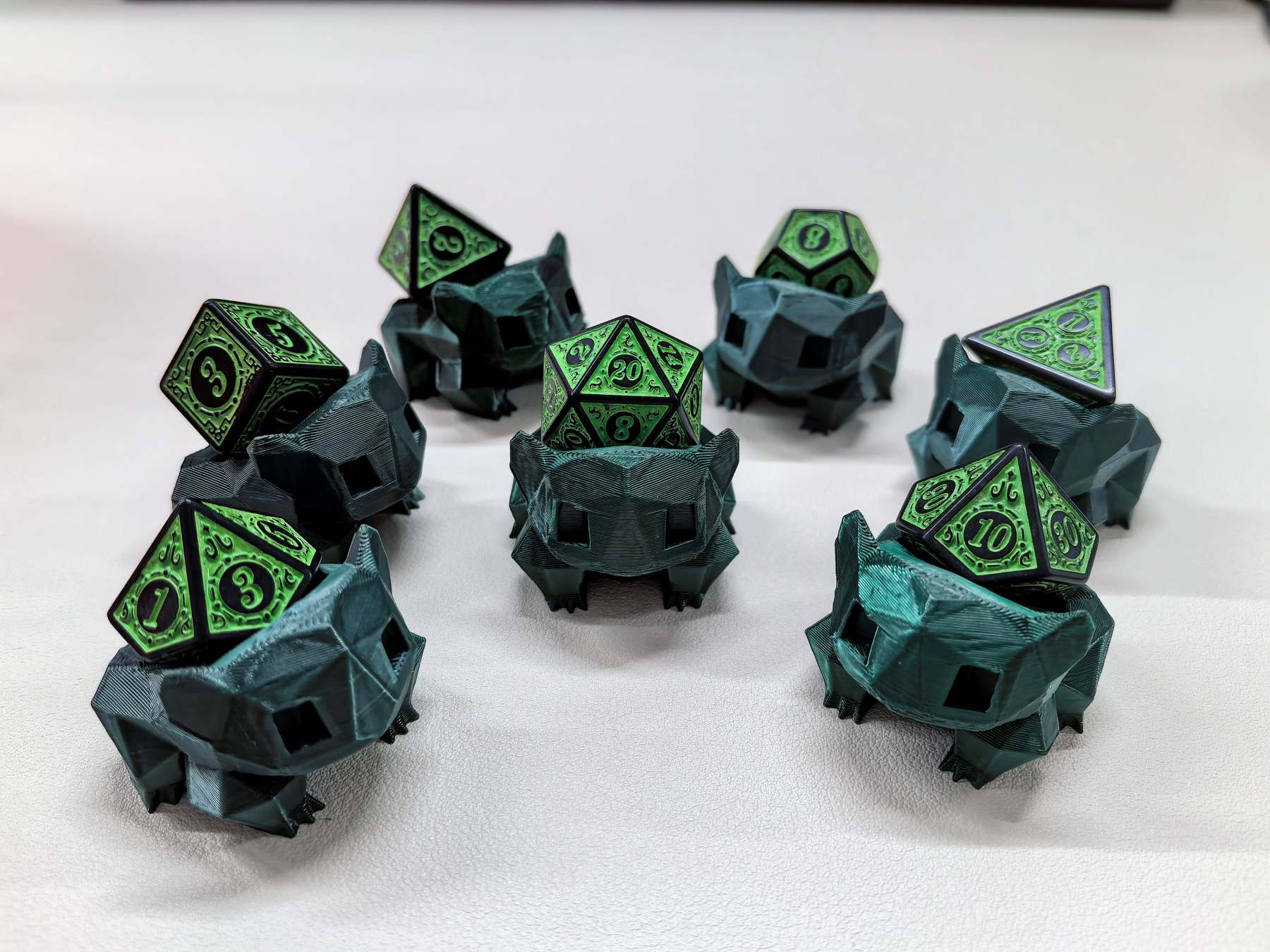Bulbasaur D20 Dice Guardian + Mystery D20 (Random Color)