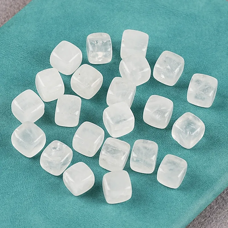 Dungeons & Dragons Crystal Gem Pyramid D6