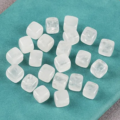 Dungeons & Dragons Crystal Gem Pyramid D6