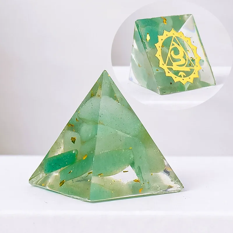 Dungeons & Dragons Crystal Gem Pyramid D4