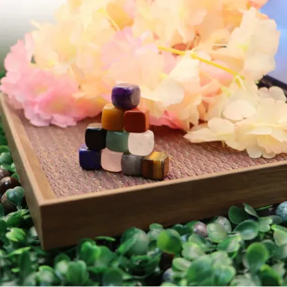 Dungeons & Dragons Crystal Gem Pyramid D6