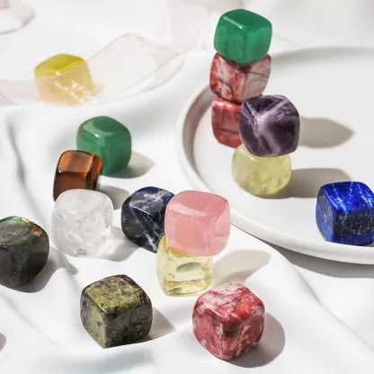 Dungeons & Dragons Crystal Gem Pyramid D6