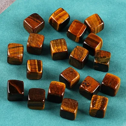 Dungeons & Dragons Crystal Gem Pyramid D6