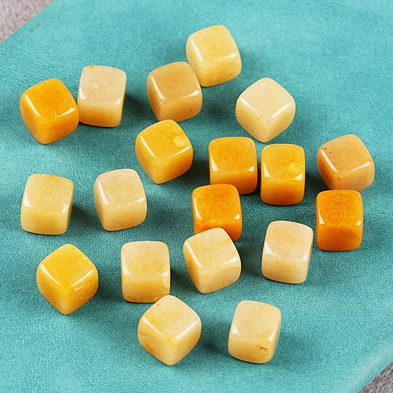 Dungeons & Dragons Crystal Gem Pyramid D6