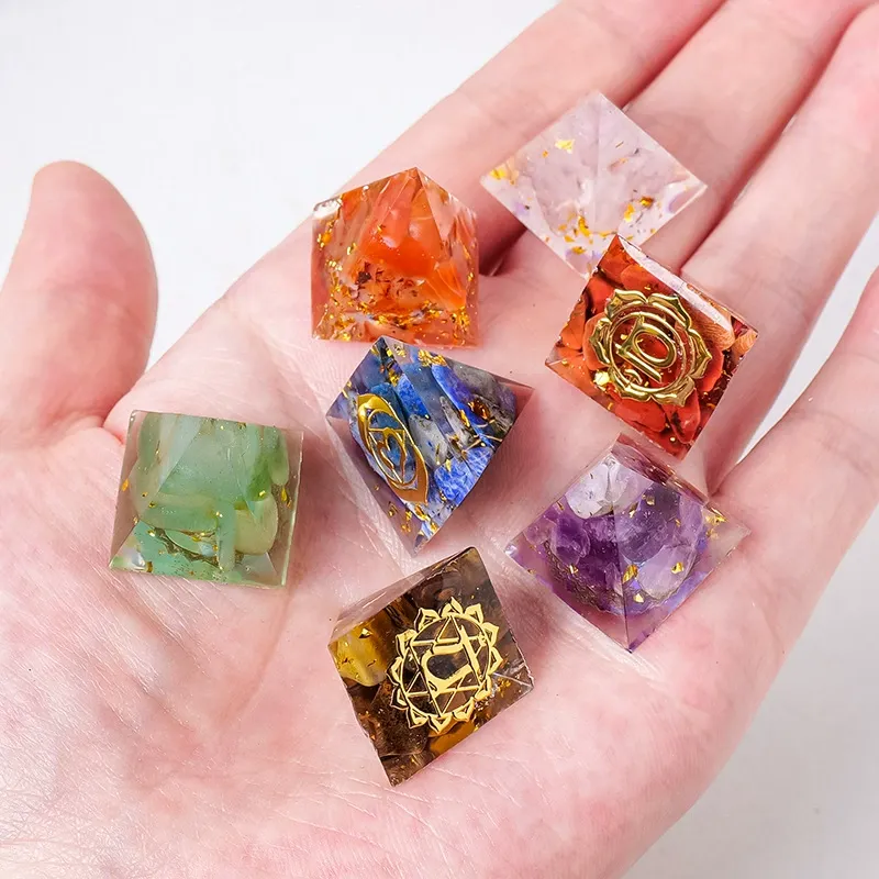 Dungeons & Dragons Crystal Gem Pyramid D4