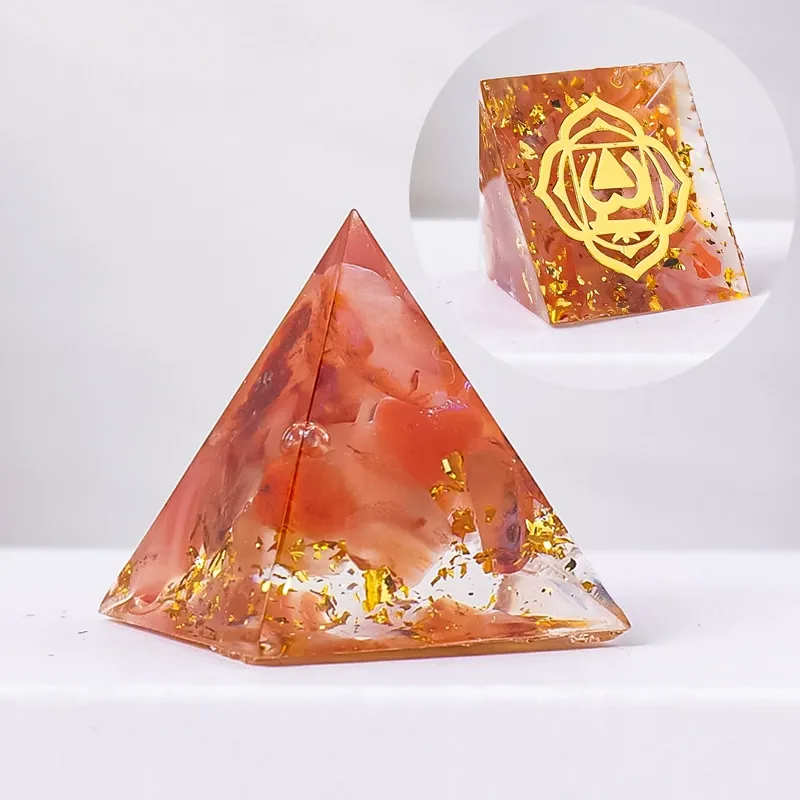 Dungeons & Dragons Crystal Gem Pyramid D4