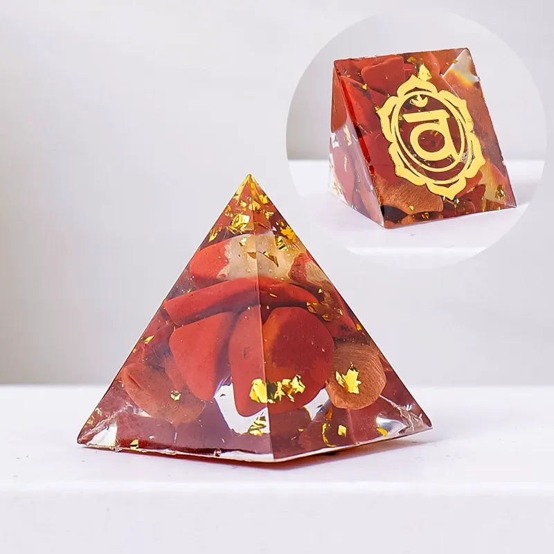 Dungeons & Dragons Crystal Gem Pyramid D4