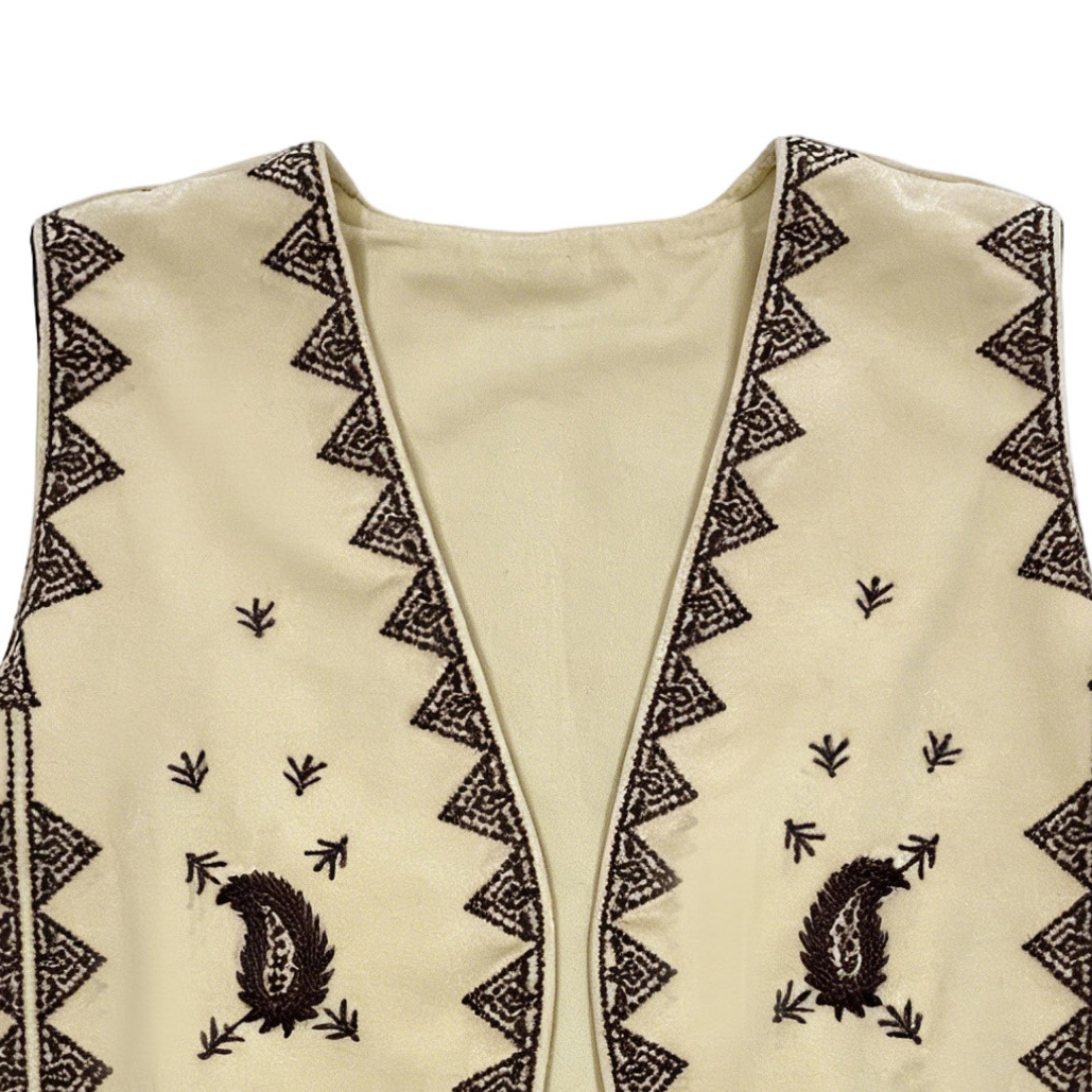 Boho Beige Fringe Vest - Paisley Embellished Sleeveless Outerwear for Vacation  MAN-980011