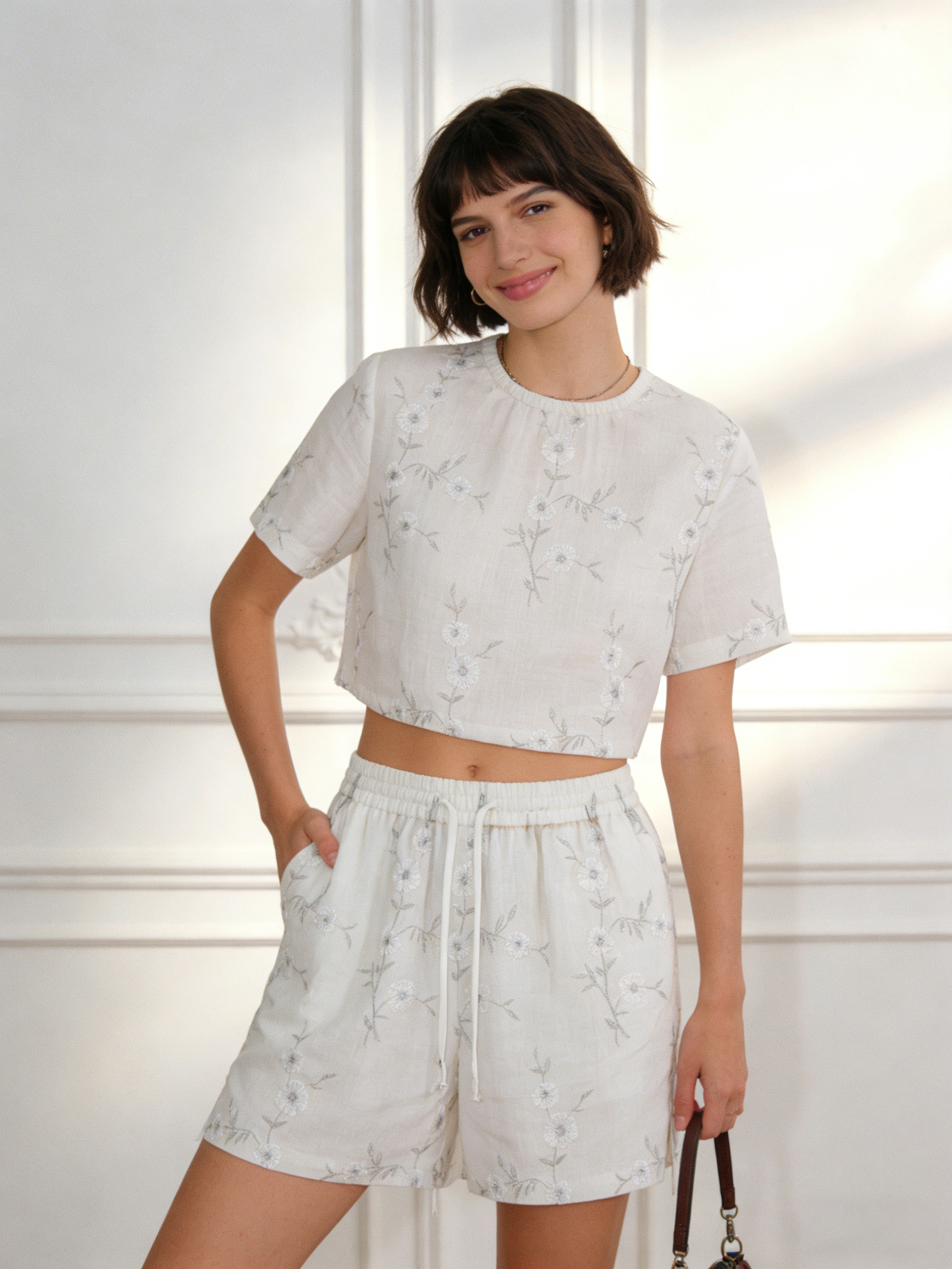 Oriental Style White Linen Shorts - Silver Floral Embroidery Side Split Casual Shorts  W-41345