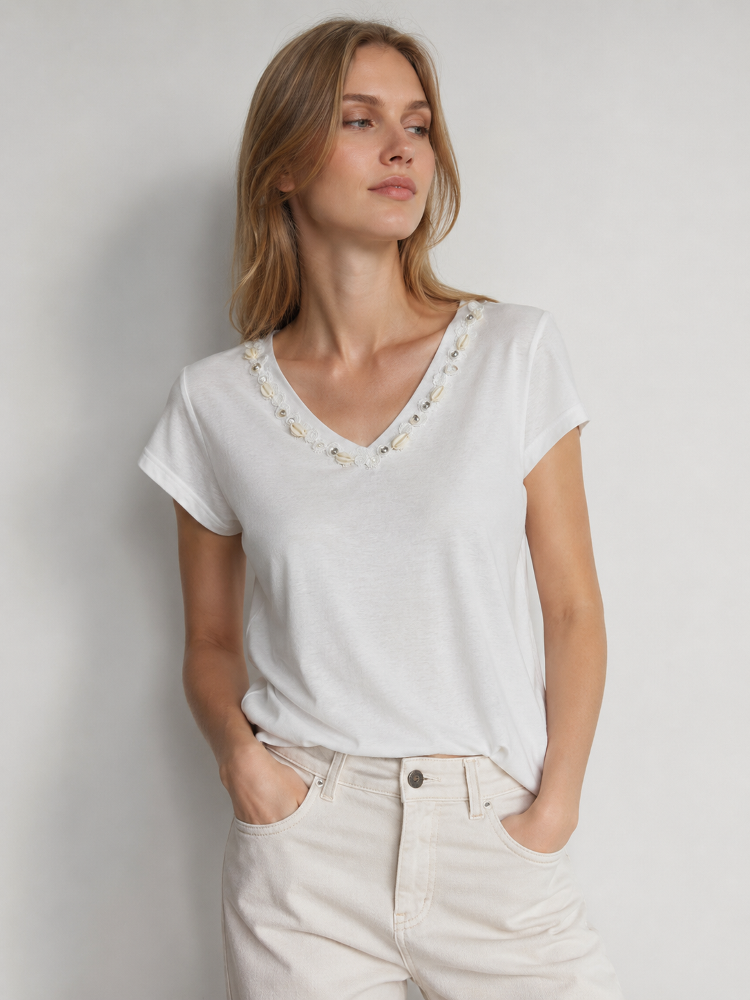 Romantic Lace and Shell Detail V-Neck T-shirt Casual Summer White Top M-42174