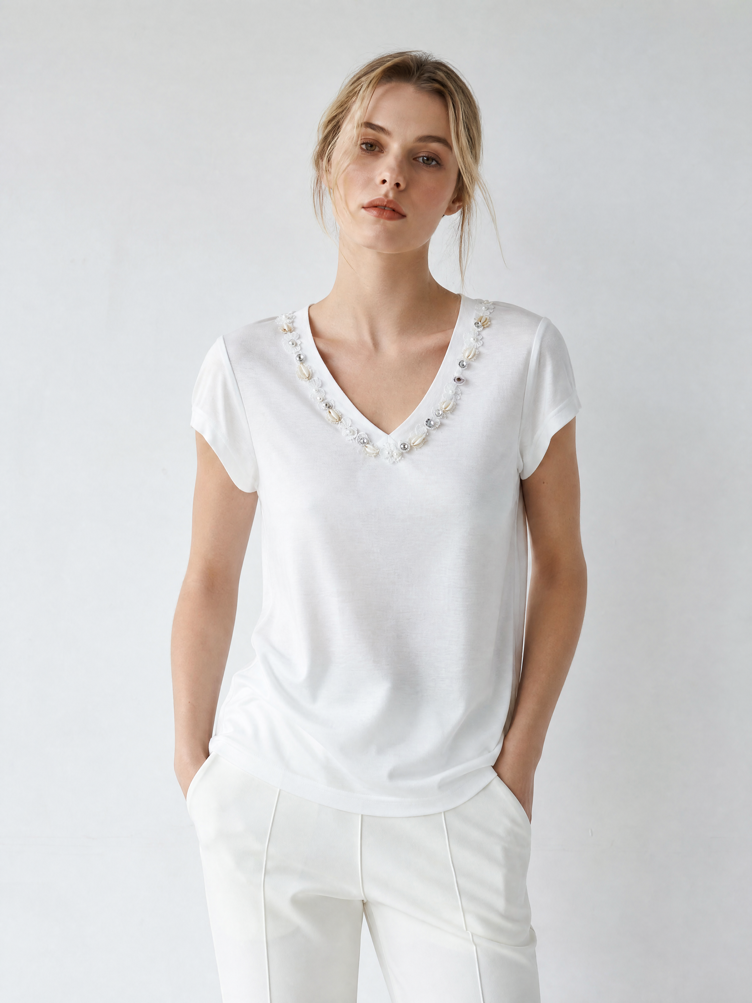 Romantic Lace and Shell Detail V-Neck T-shirt Casual Summer White Top M-42174