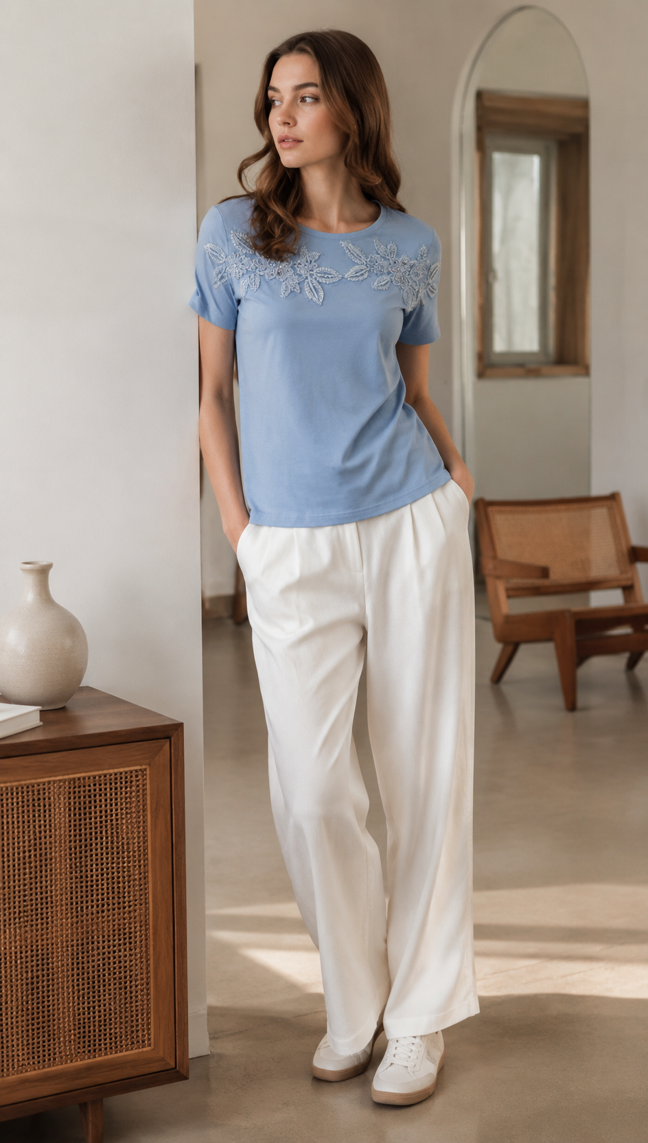Women’s Pearl Beaded Floral Applique Short Sleeve T‑Shirt AN-750002
