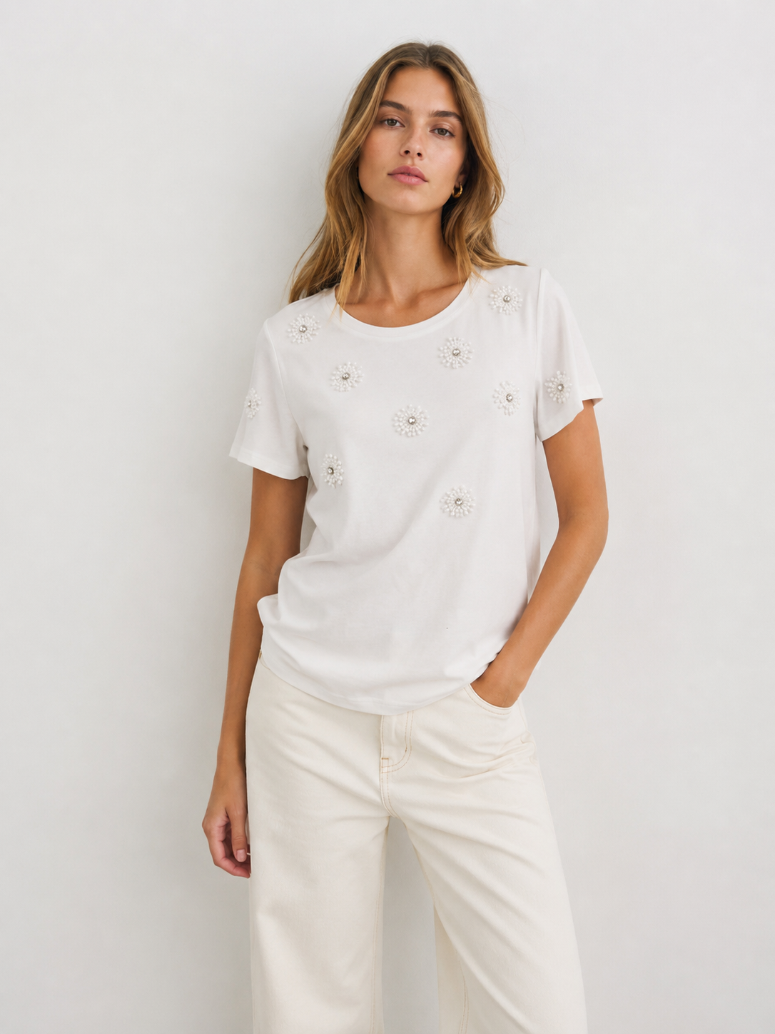 Wholesale Women's Coquette 3D Daisy Rhinestone Cotton T-Shirt M-40524
