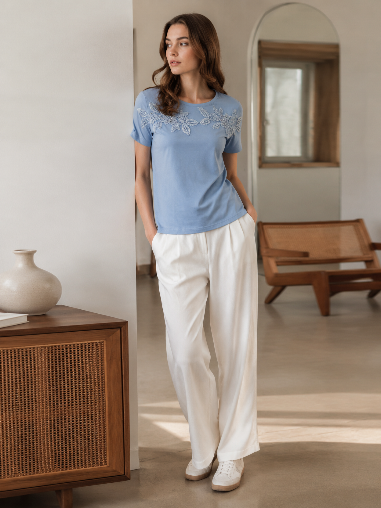 Women’s Pearl Beaded Floral Applique Short Sleeve T‑Shirt AN-750002