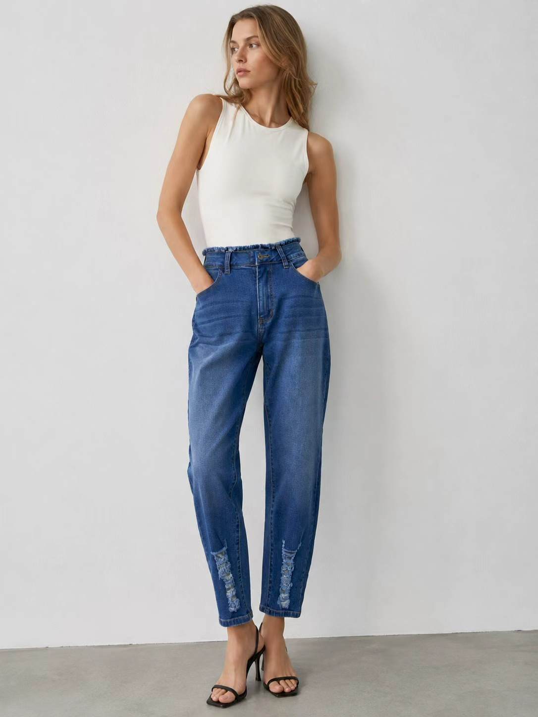 Mid-Wash Ripped Knee Frayed Waist Denim Jeans ZY6050