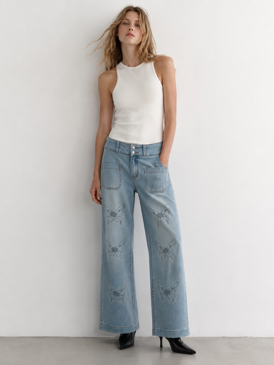 Women's Light Wash Butterfly Bling Straight Leg Jeans ZY6036