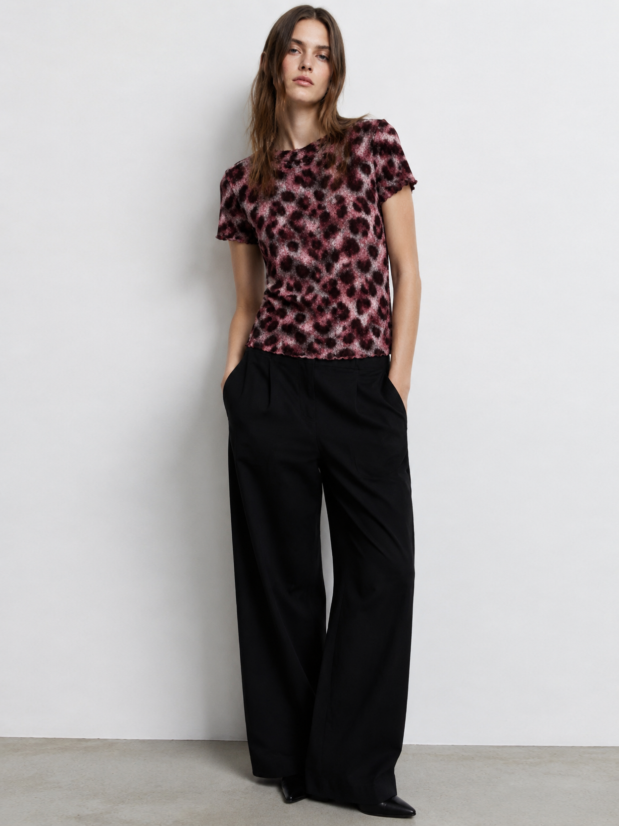 Leopard Print Fitted Top – Soft Stretch Crew Neck Short Sleeve Trendy Women’s T-Shirt AN-121003