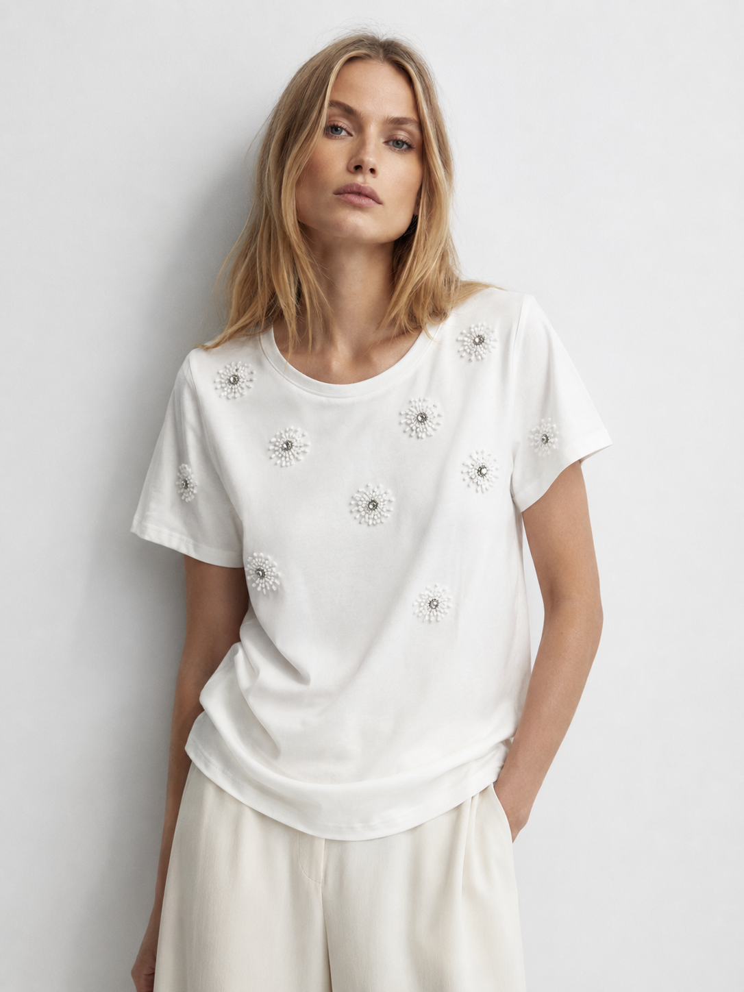 Wholesale Women's Coquette 3D Daisy Rhinestone Cotton T-Shirt M-40524