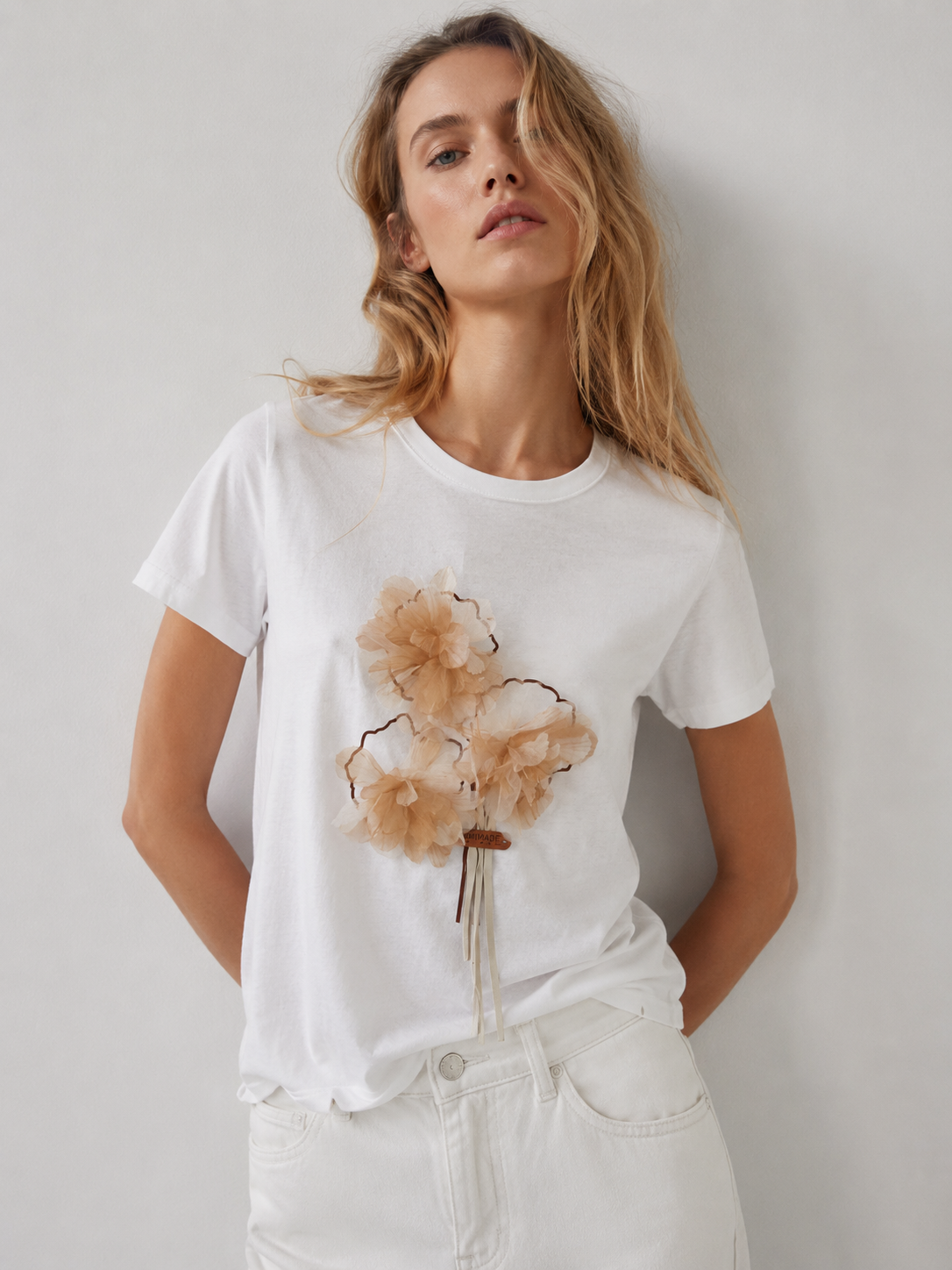 Women’s 3D Floral Applique Short Sleeve Tee M-42129-1