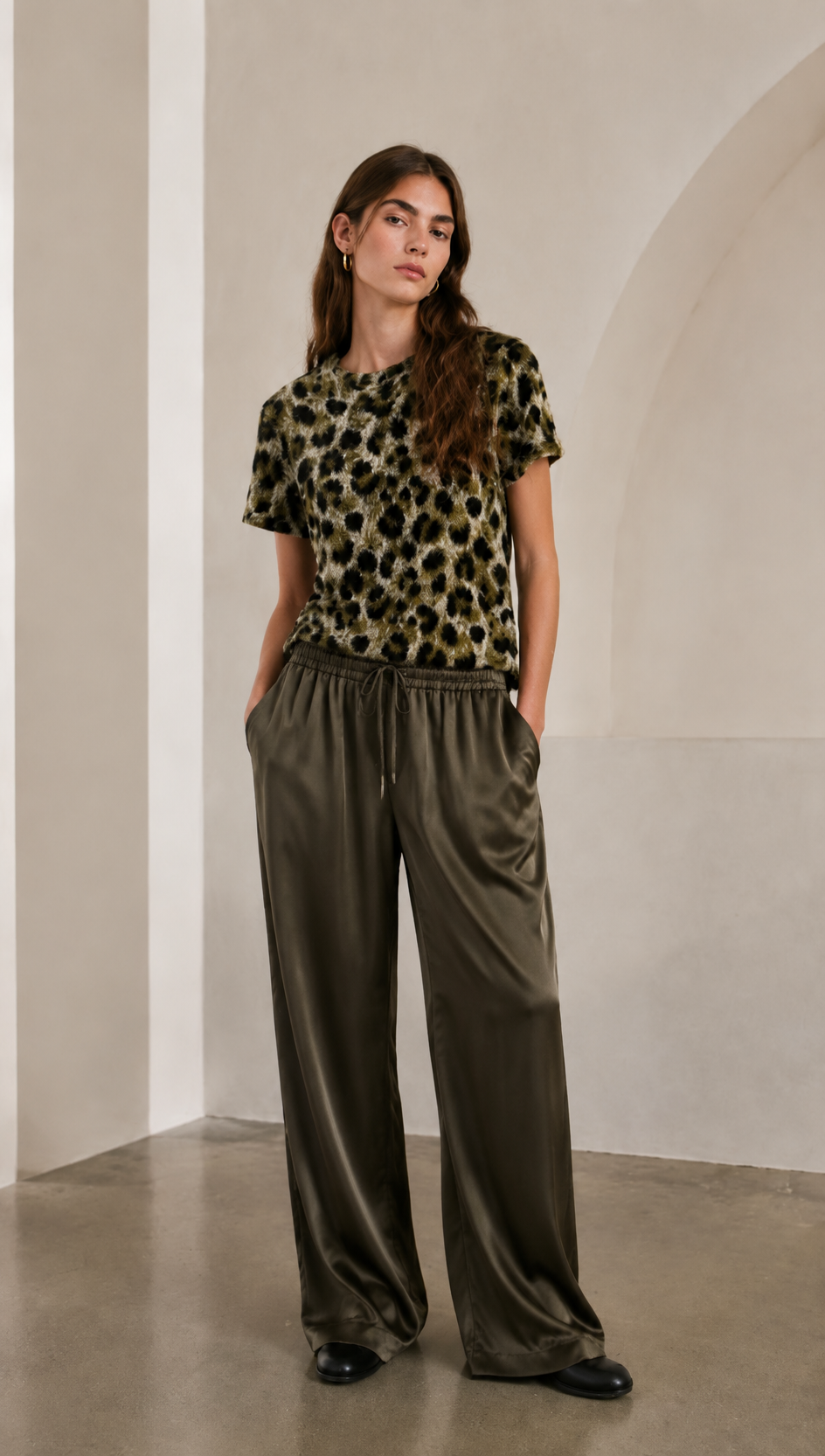 Leopard Print Fitted Top – Soft Stretch Crew Neck Short Sleeve Trendy Women’s T-Shirt AN-121003
