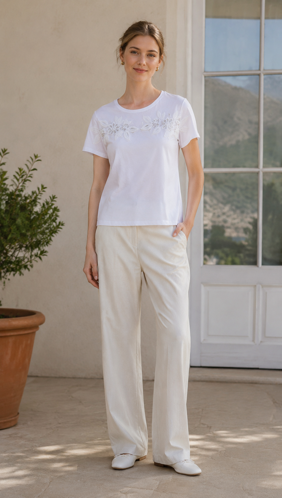 Women’s Pearl Beaded Floral Applique Short Sleeve T‑Shirt AN-750002