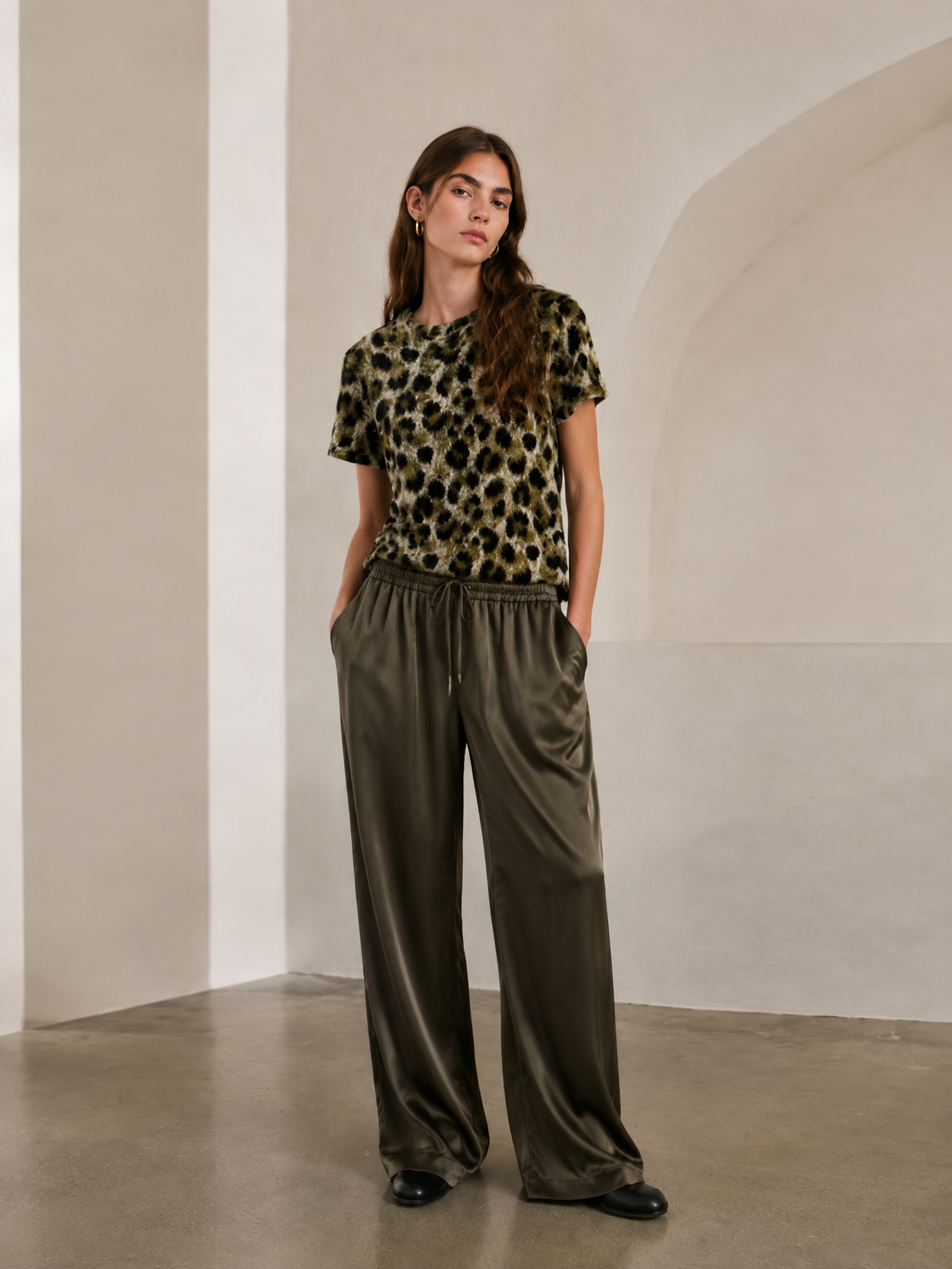 Leopard Print Fitted Top – Soft Stretch Crew Neck Short Sleeve Trendy Women’s T-Shirt AN-121003