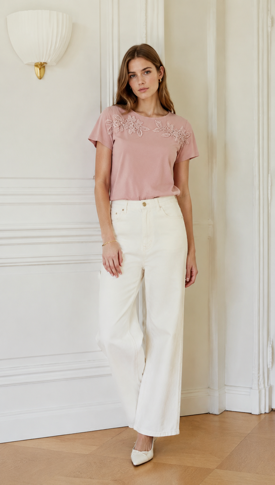 Women’s Pearl Beaded Floral Applique Short Sleeve T‑Shirt AN-750002
