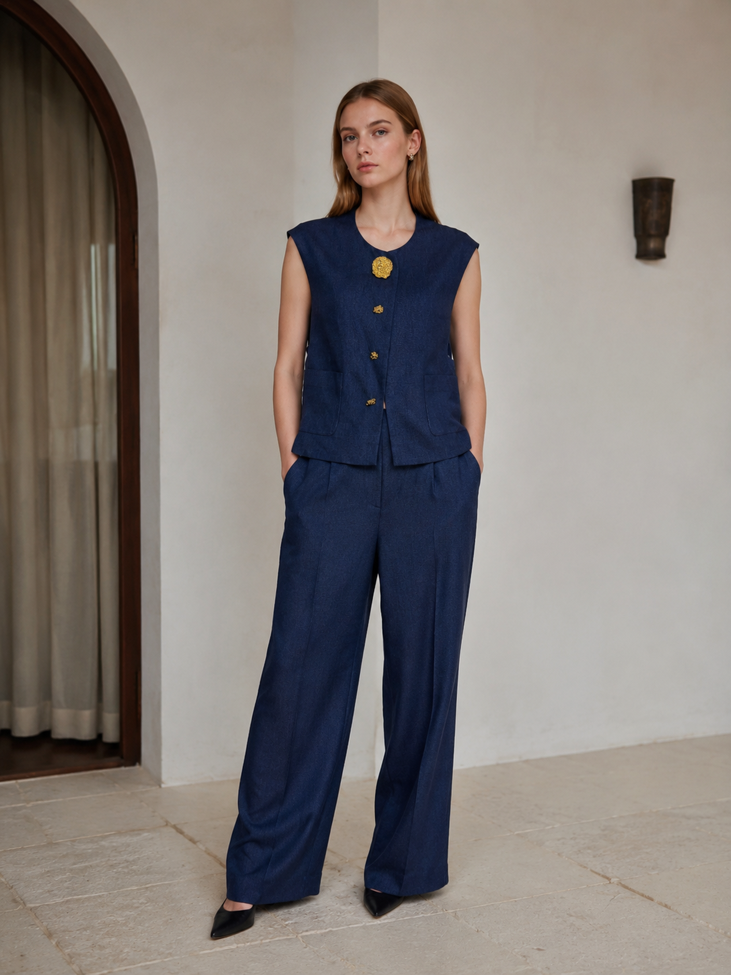 Elegant Short‑Sleeveless Waistcoat, Navy Blue Round‑Neck Gold‑Accent Buttons Side‑Pocket Casual Outer‑Layer Vest C-36453