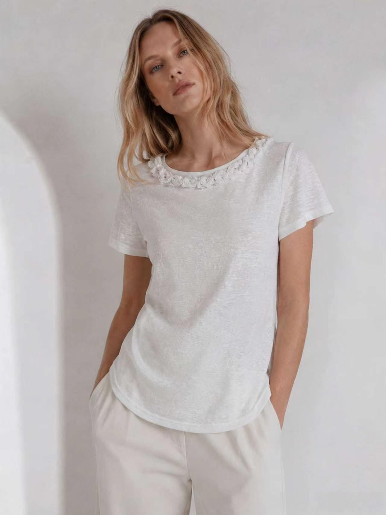 3D Floral Embellished Slub Top Curved Hem Romantic Summer White Blouse M-42287