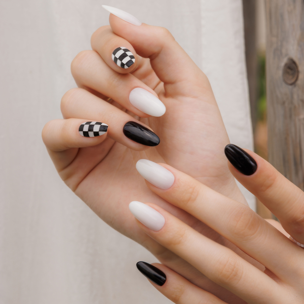 Chess Black (Almond)