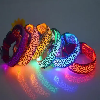 Collare LED per cani con leopardo in nylon