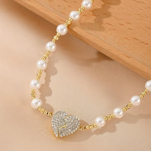 📿Nuova collana magnetica a forma di cuore con perle
