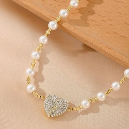 📿Nuova collana magnetica a forma di cuore con perle