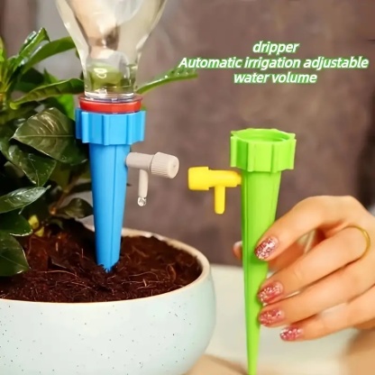 30 gocciolatore automatico per irrigazione, ugello per irrigazione a rilascio lento regolabile, dispositivo per irrigazione di piante in plastica con valvola di controllo, adatto per uso esterno e per le vacanze, colori casuali