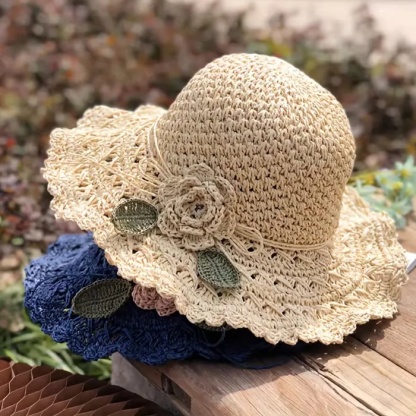 Elegante cappello di paglia all'uncinetto con dettaglio volant