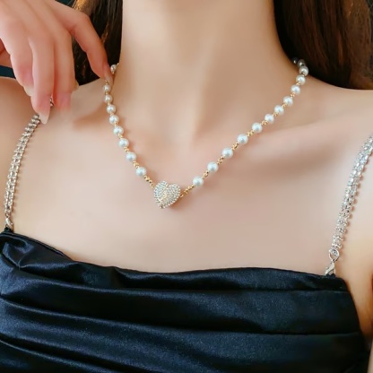 📿Nuova collana magnetica a forma di cuore con perle